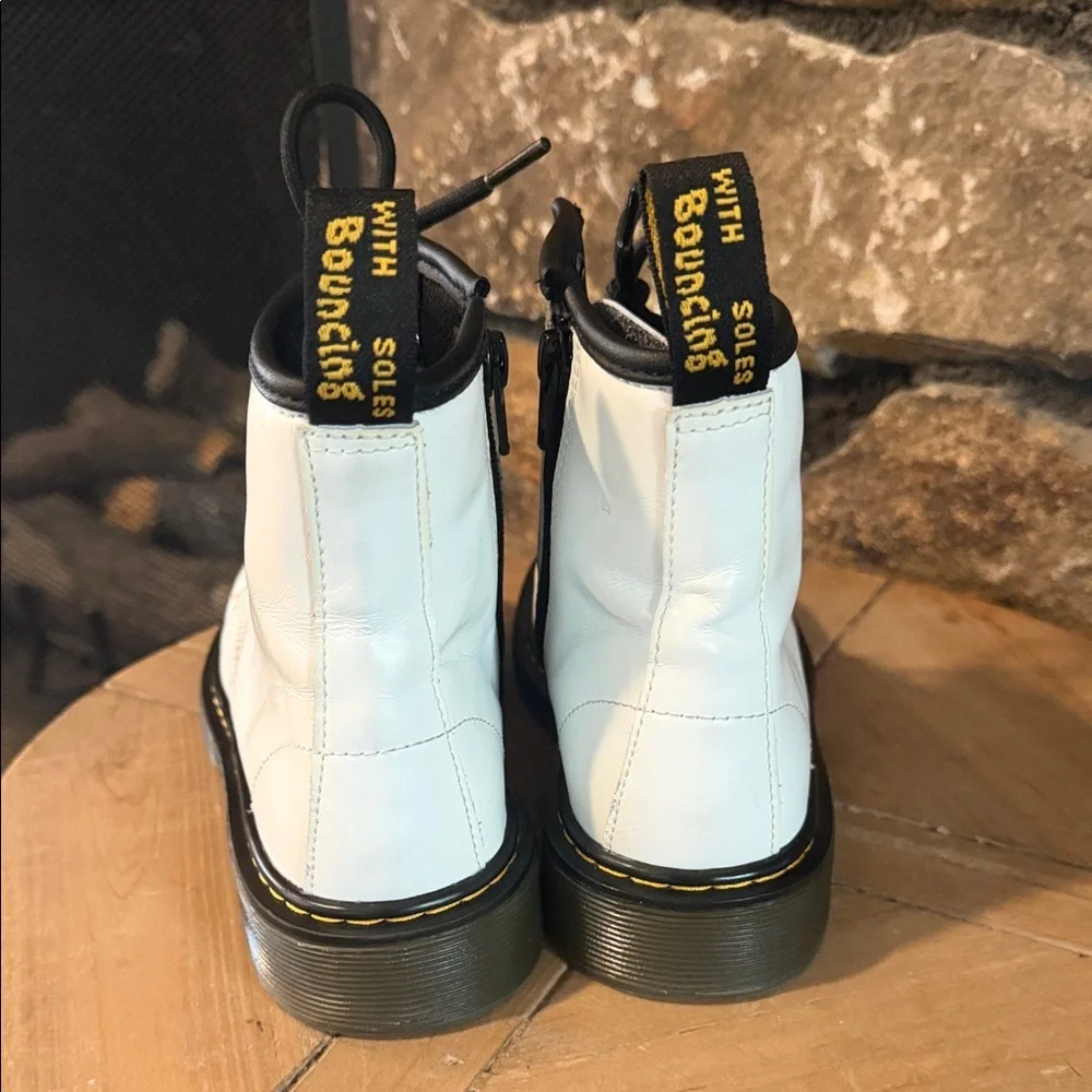 Dr. Martens 1460 Junior White Smooth Leather Combat Boots Size 3‎ Youth